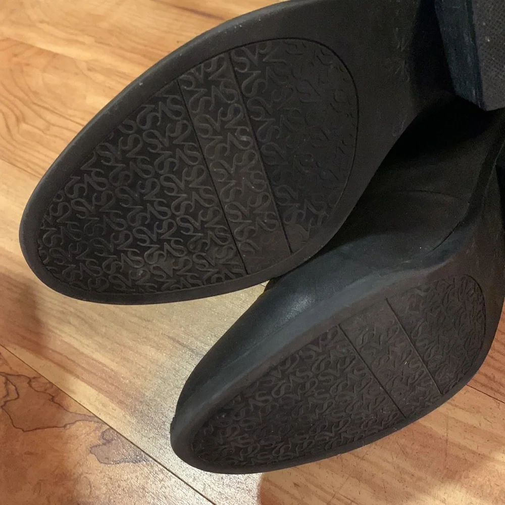 Simply Vera Wang Randie 8-1/2 ankle boots 3” black rear zip tab booties EUC